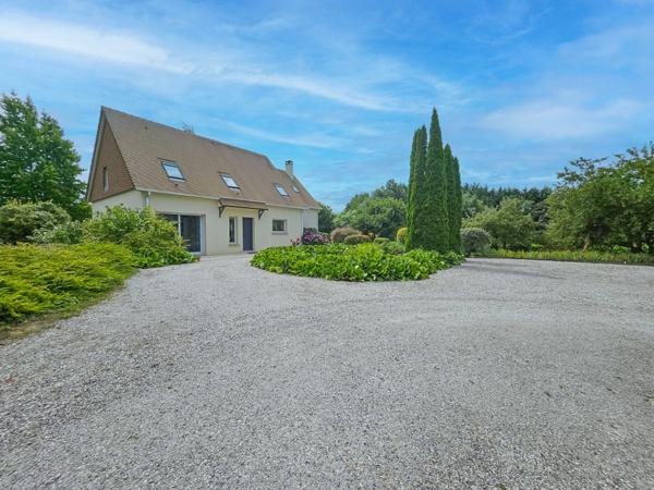 Maison contemporaine avec 4 chambres et terrain de 3 ha - TOURGEVILLE