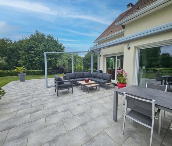 Maison contemporaine avec 4 chambres et terrain de 3 ha - TOURGEVILLE