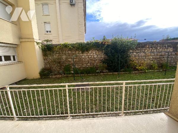 Appartement bien situé, impasse calme, traversant, vue sur jardinet