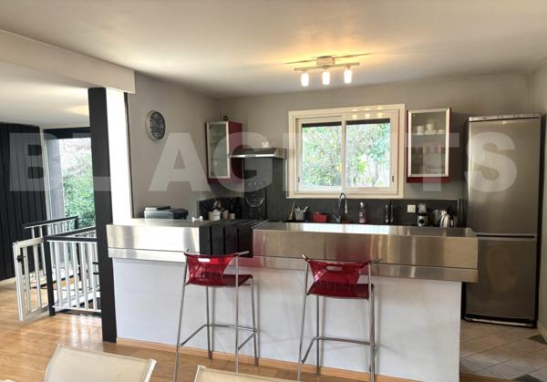 Villa d’architecte 5 pièces avec jardin – Élégance, lumière et sérénité