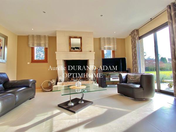 Propriété de 5 chambres - Séjour lumineux - Vaste Garage - Située au calme à 20 minutes des plages normandes -