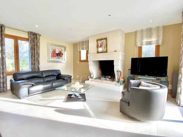 Propriété de 5 chambres - Séjour lumineux - Vaste Garage - Située au calme à 20 minutes des plages normandes -