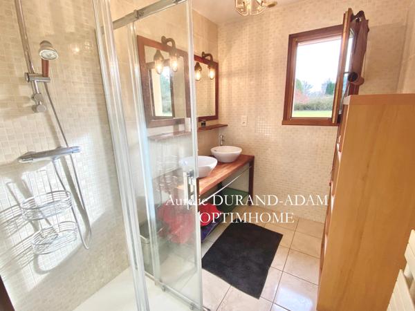 Propriété de 5 chambres - Séjour lumineux - Vaste Garage - Située au calme à 20 minutes des plages normandes -