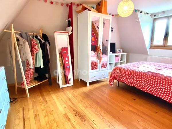 Propriété de 5 chambres - Séjour lumineux - Vaste Garage - Située au calme à 20 minutes des plages normandes -