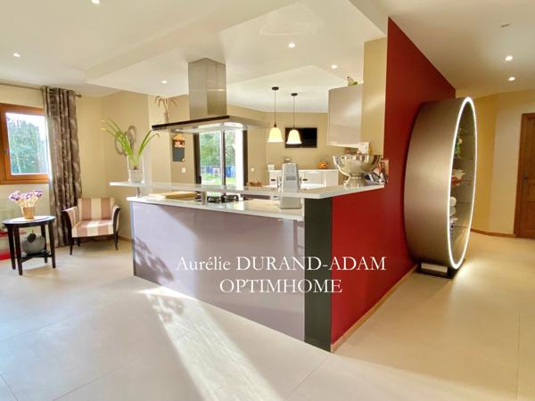 Propriété de 5 chambres - Séjour lumineux - Vaste Garage - Située au calme à 20 minutes des plages normandes -