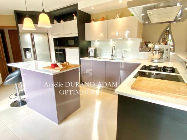 Propriété de 5 chambres - Séjour lumineux - Vaste Garage - Située au calme à 20 minutes des plages normandes -