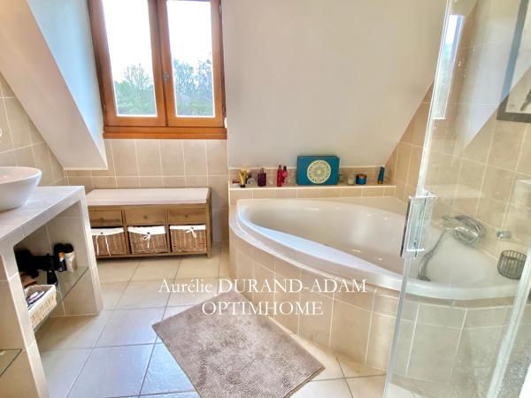 Propriété de 5 chambres - Séjour lumineux - Vaste Garage - Située au calme à 20 minutes des plages normandes -