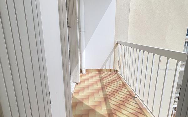 Appartement à vendre    4 pièces • 72 m2 Marseille 11