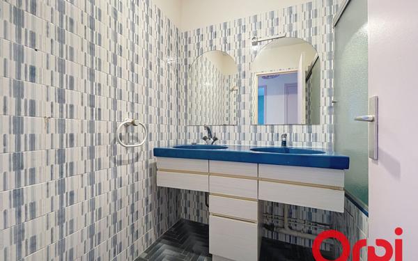 Appartement à vendre    4 pièces • 72 m2 Marseille 11