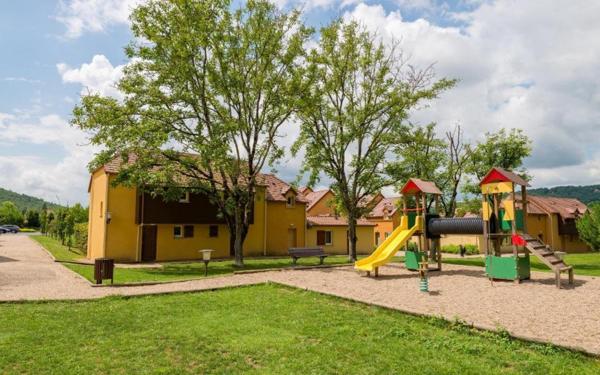 INVESTISSEMENT LOCATIF – Montignac-Lascaux – Résidence de Tourisme Les Bastides de Lascaux - 6,06% de rentabilité