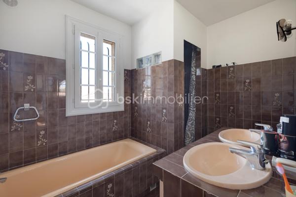 Maison traditionnelle de 260 m²