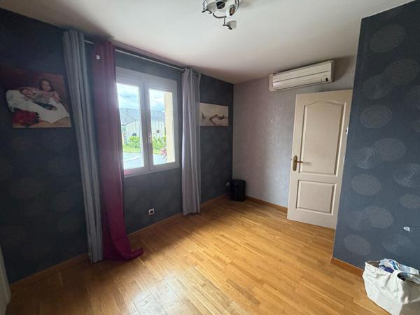 Maison familiale 138 m² avec piscine ? La Chapelle-Saint-Ursin
