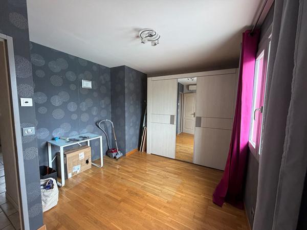Maison familiale 138 m² avec piscine ? La Chapelle-Saint-Ursin
