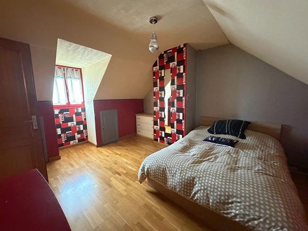 Maison familiale 138 m² avec piscine ? La Chapelle-Saint-Ursin