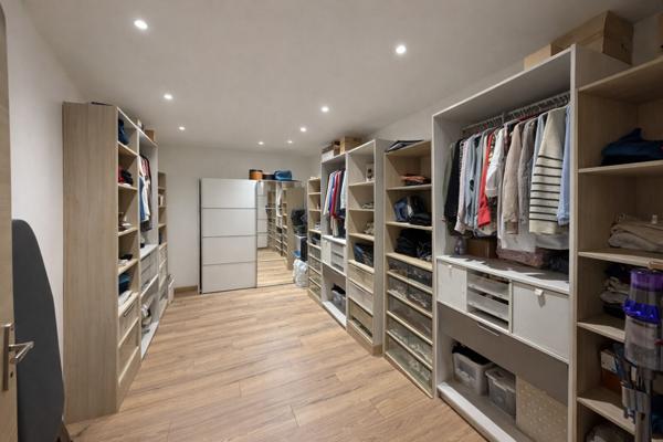 Saint-Benoît, Elégante maison familiale récente aux prestations de confort