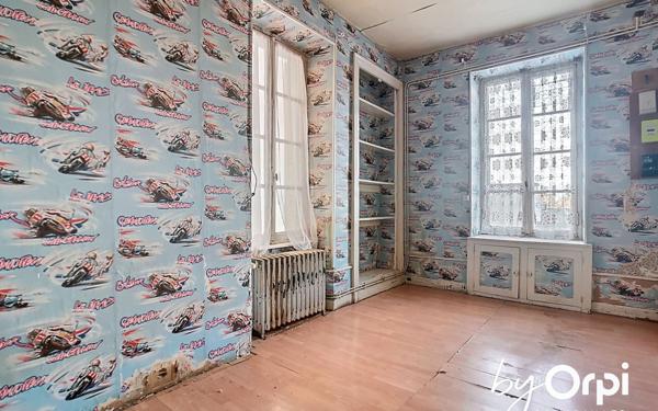 Appartement à vendre    3 pièces • 58 m2 Commentry