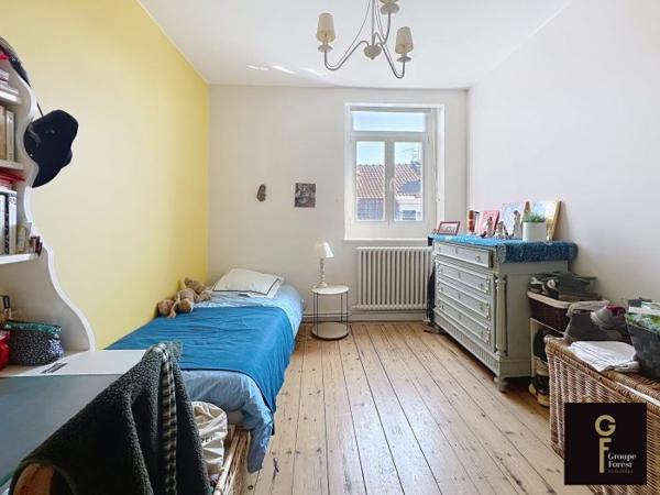 Maison mitoyenne 2 côtés La Madeleine Secteur La Madeleine 255 m²