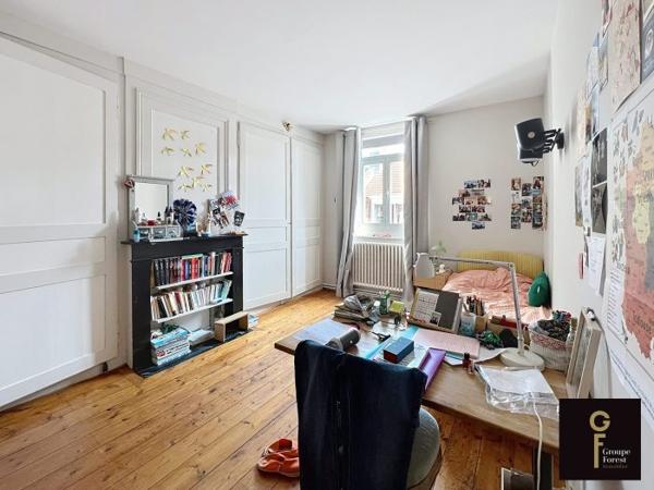 Maison mitoyenne 2 côtés La Madeleine Secteur La Madeleine 255 m²