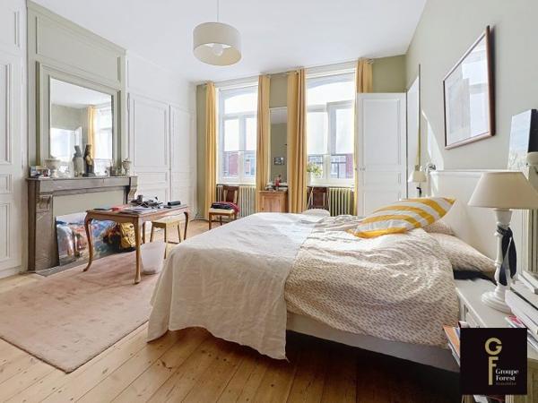 Maison mitoyenne 2 côtés La Madeleine Secteur La Madeleine 255 m²