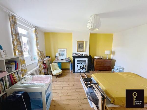 Maison mitoyenne 2 côtés La Madeleine Secteur La Madeleine 255 m²