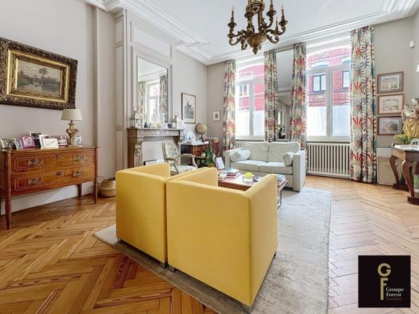 Maison mitoyenne 2 côtés La Madeleine Secteur La Madeleine 255 m²