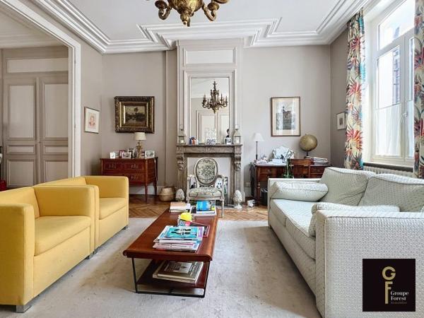 Maison mitoyenne 2 côtés La Madeleine Secteur La Madeleine 255 m²