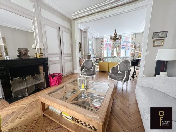 Maison mitoyenne 2 côtés La Madeleine Secteur La Madeleine 255 m²