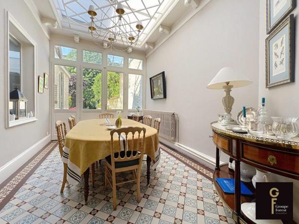 Maison mitoyenne 2 côtés La Madeleine Secteur La Madeleine 255 m²