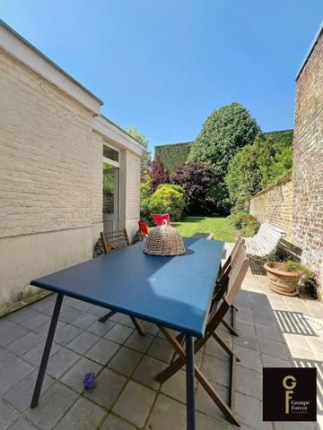 Maison mitoyenne 2 côtés La Madeleine Secteur La Madeleine 255 m²