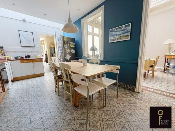 Maison mitoyenne 2 côtés La Madeleine Secteur La Madeleine 255 m²