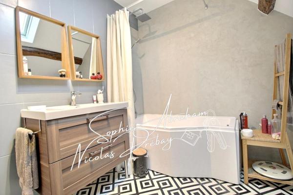 Maison de 5 pièces, 4 chambres avec garage et terrain