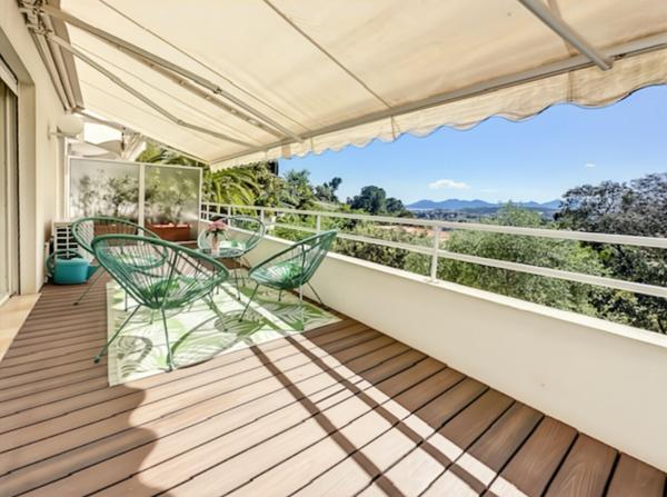 4 P Vue dégagée collines et aperçu mer