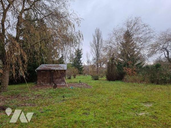 A vendre à Selles Saint Denis (41), petit territoire de 2ha 29 agrémenté d'une pièce d'eau, vér...