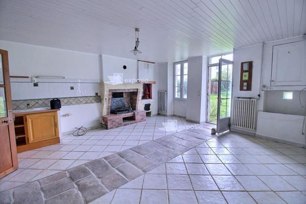 Maison à rénover avec fort potentiel . Frontenay Bourg