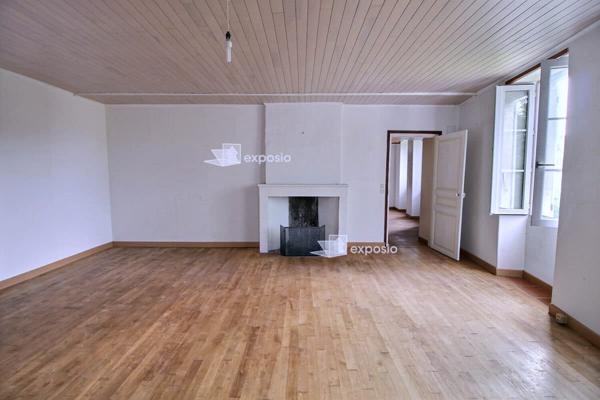 Maison à rénover avec fort potentiel . Frontenay Bourg