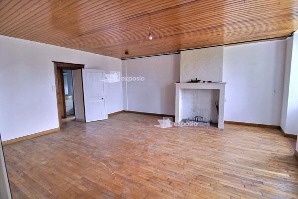 Maison à rénover avec fort potentiel . Frontenay Bourg