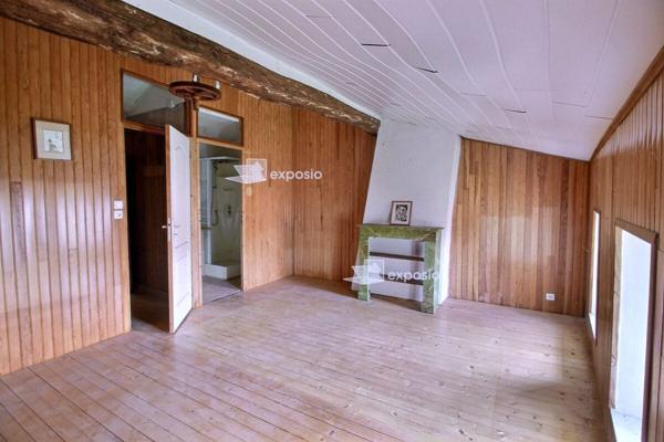 Maison à rénover avec fort potentiel . Frontenay Bourg