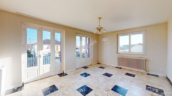 Maison entre CHALON-SUR-SAONE et LONS-LE-SAUNIER proche LOUHANS et ses 157 arcades à 25 minutes de l'autoroute A39 et 30 minutes de l'A6