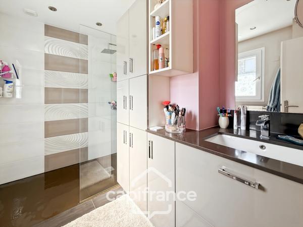 Maison à vendre 6 pièces  PONTIVY – PROXIMITÉ DU QUARTIER DE TRELEAU – MAISON FAMILIALE AVEC EXTENSION ET SOUS-SOL COMPLET