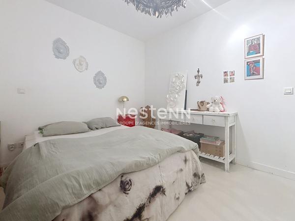 Maison , familiale avec piscine et beaux volumes située à Ventabren .