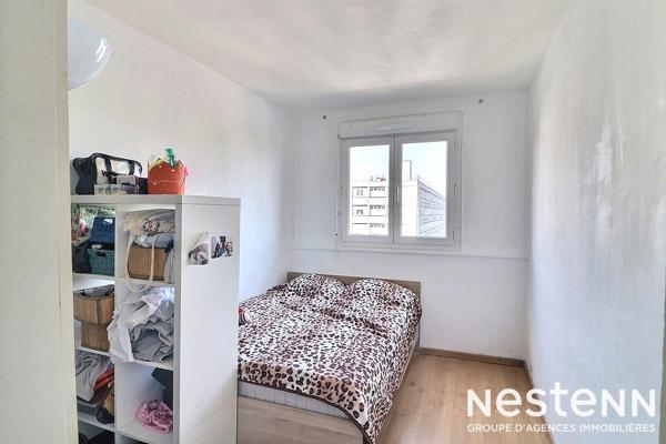 A SAINTE GENEVIEVE DES BOIS, APPARTEMENT DE 4 PIECES AVEC 3 CHAMBRES ET BALCON, CAVE., PROCHE ECOLE.