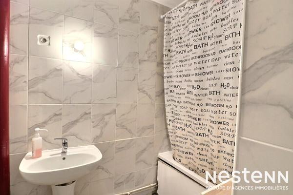 A SAINTE GENEVIEVE DES BOIS, APPARTEMENT DE 4 PIECES AVEC 3 CHAMBRES ET BALCON, CAVE., PROCHE ECOLE.