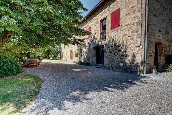 À Vendre - Propriété de Caractère 600 m2 dans le Lot Est (25 min de Figeac et Saint-Céré)