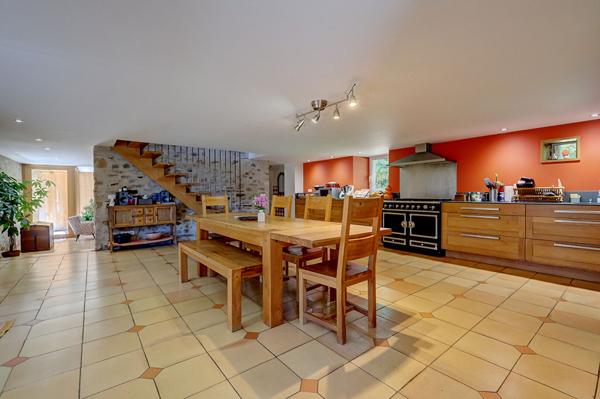 À Vendre - Propriété de Caractère 600 m2 dans le Lot Est (25 min de Figeac et Saint-Céré)