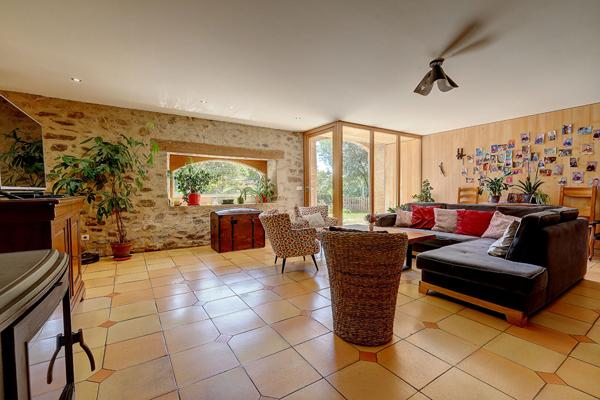 À Vendre - Propriété de Caractère 600 m2 dans le Lot Est (25 min de Figeac et Saint-Céré)