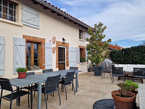 Pujaudran (32600) Propriété de village magnifiquement rénovée, avec cour, piscine, garage et appartement