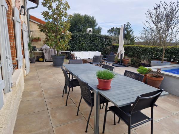 Pujaudran (32600) Propriété de village magnifiquement rénovée, avec cour, piscine, garage et appartement