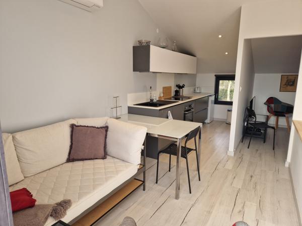 Pujaudran (32600) Propriété de village magnifiquement rénovée, avec cour, piscine, garage et appartement