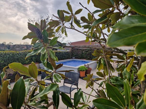 Pujaudran (32600) Propriété de village magnifiquement rénovée, avec cour, piscine, garage et appartement