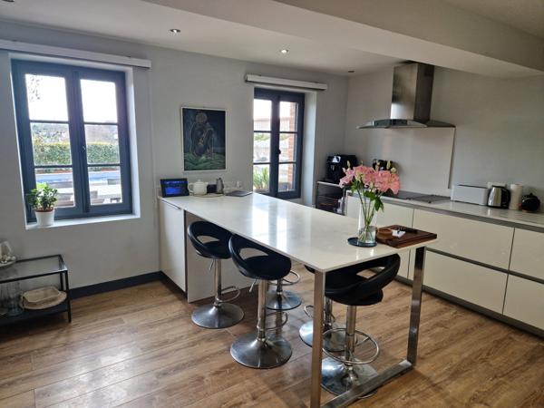 Pujaudran (32600) Propriété de village magnifiquement rénovée, avec cour, piscine, garage et appartement